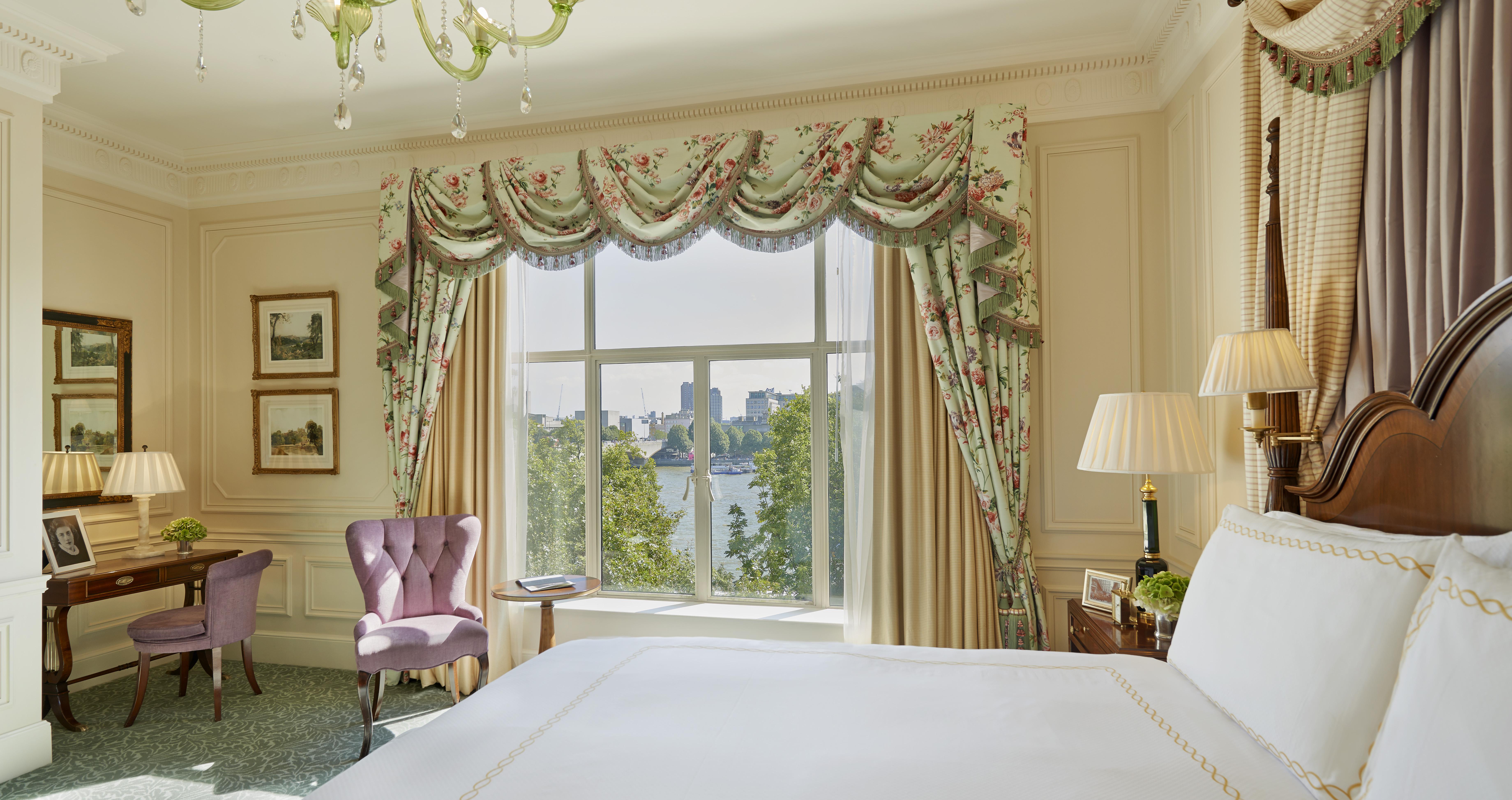 Hotel The Savoy Londra Esterno foto A bedroom at The Carlyle