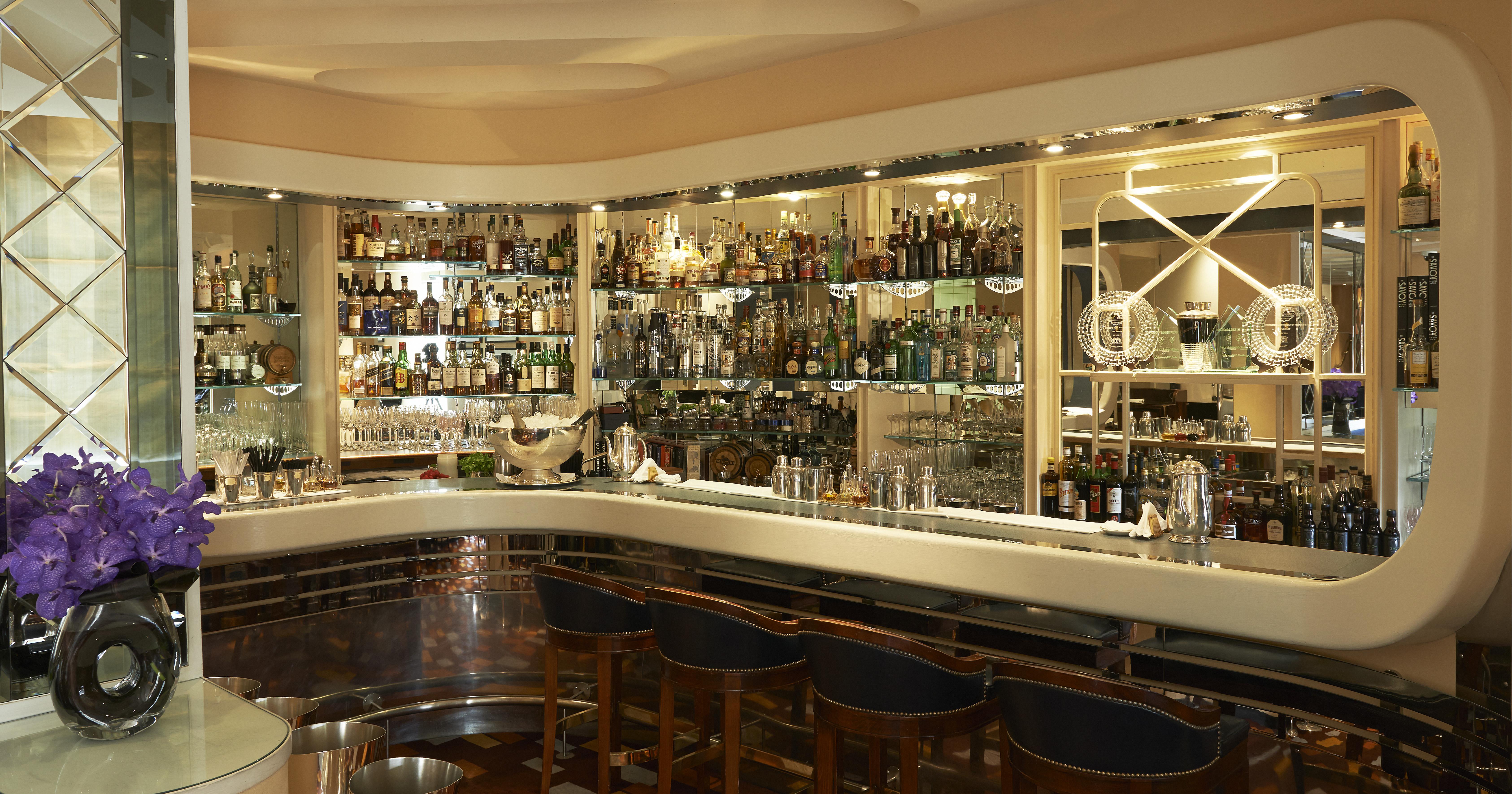 Hotel The Savoy Londra Esterno foto The bar at the Mandarin Oriental, London
