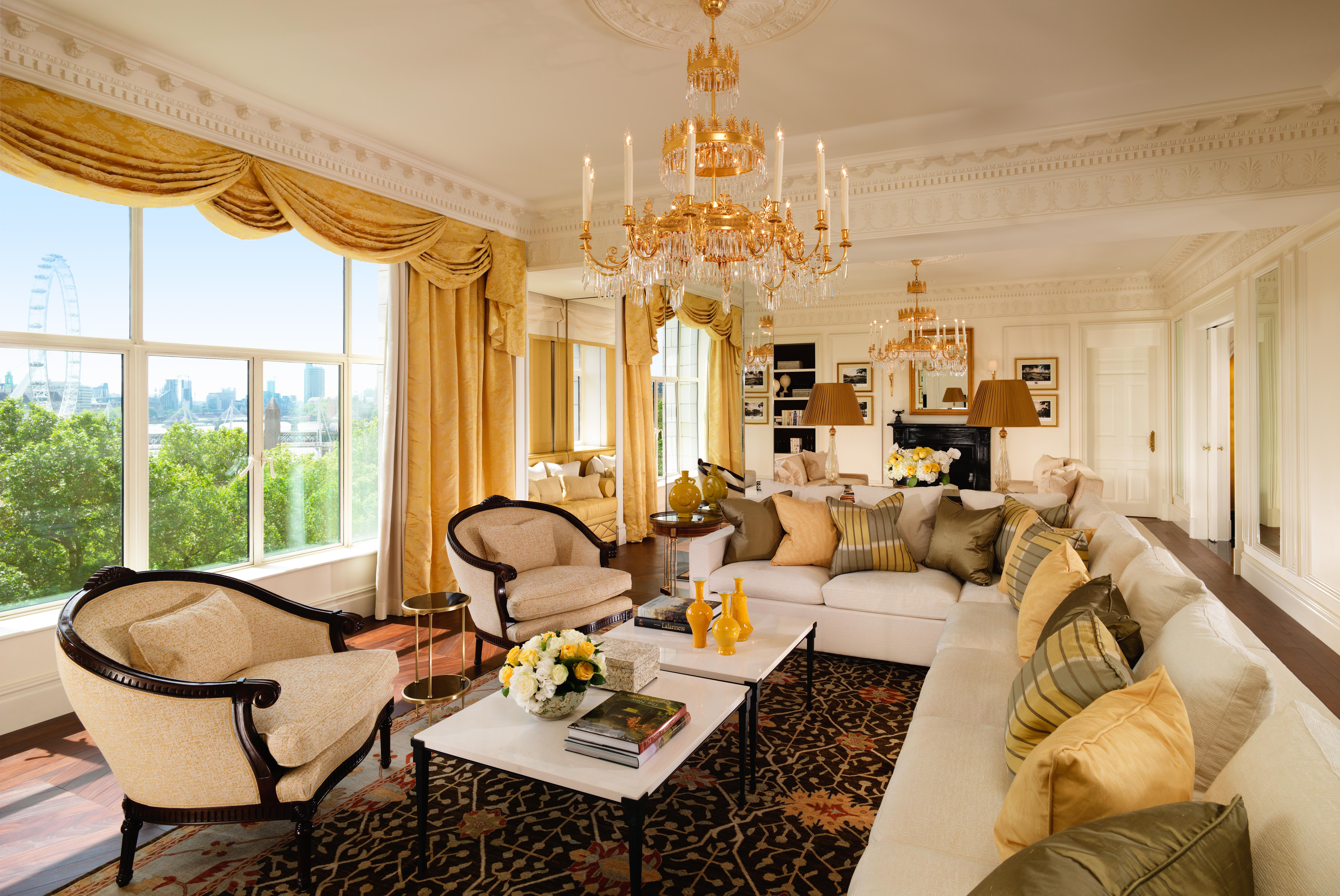 Hotel The Savoy Londra Esterno foto The living room of a suite at The Pierre