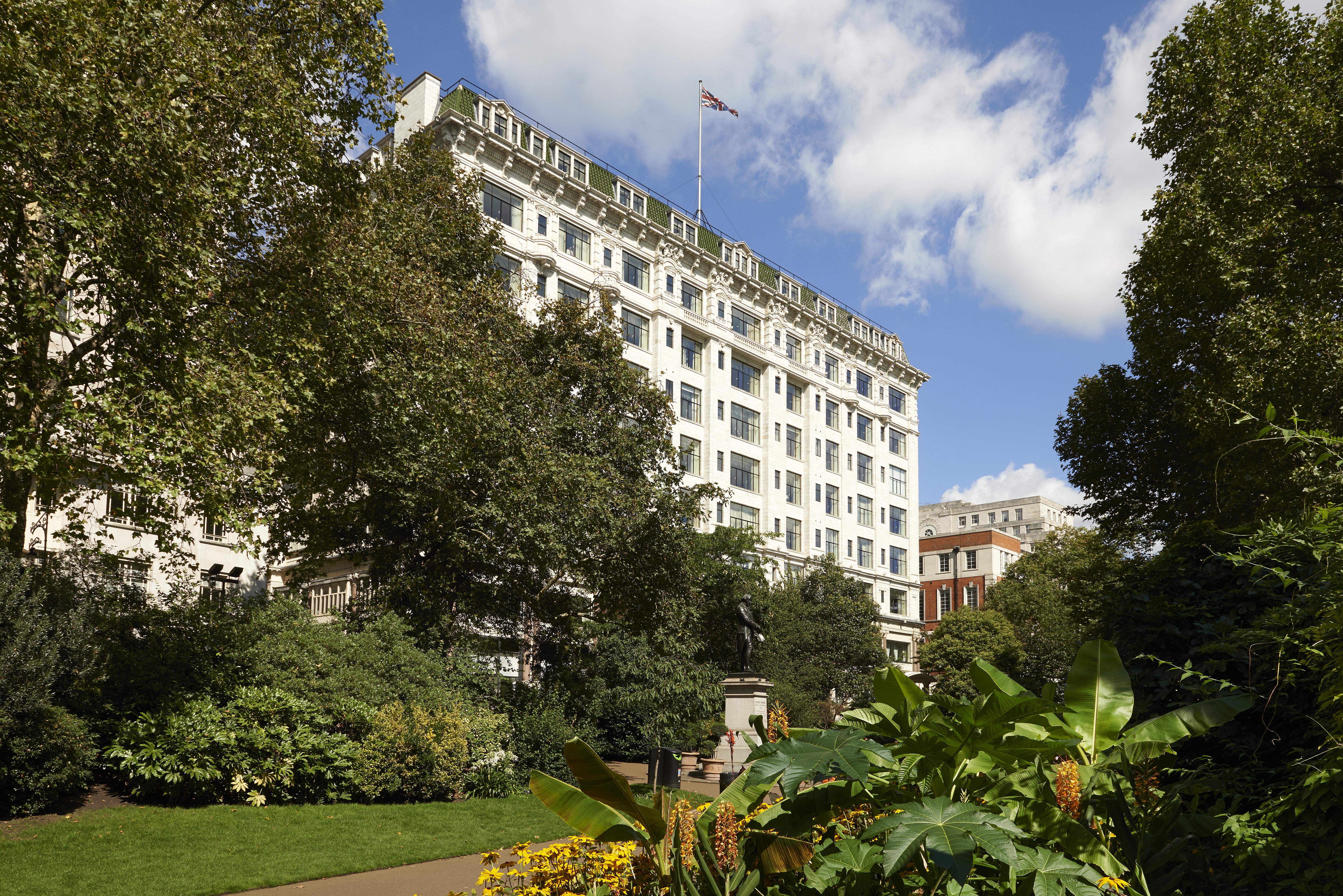 Hotel The Savoy Londra Esterno foto The hotel from the gardens