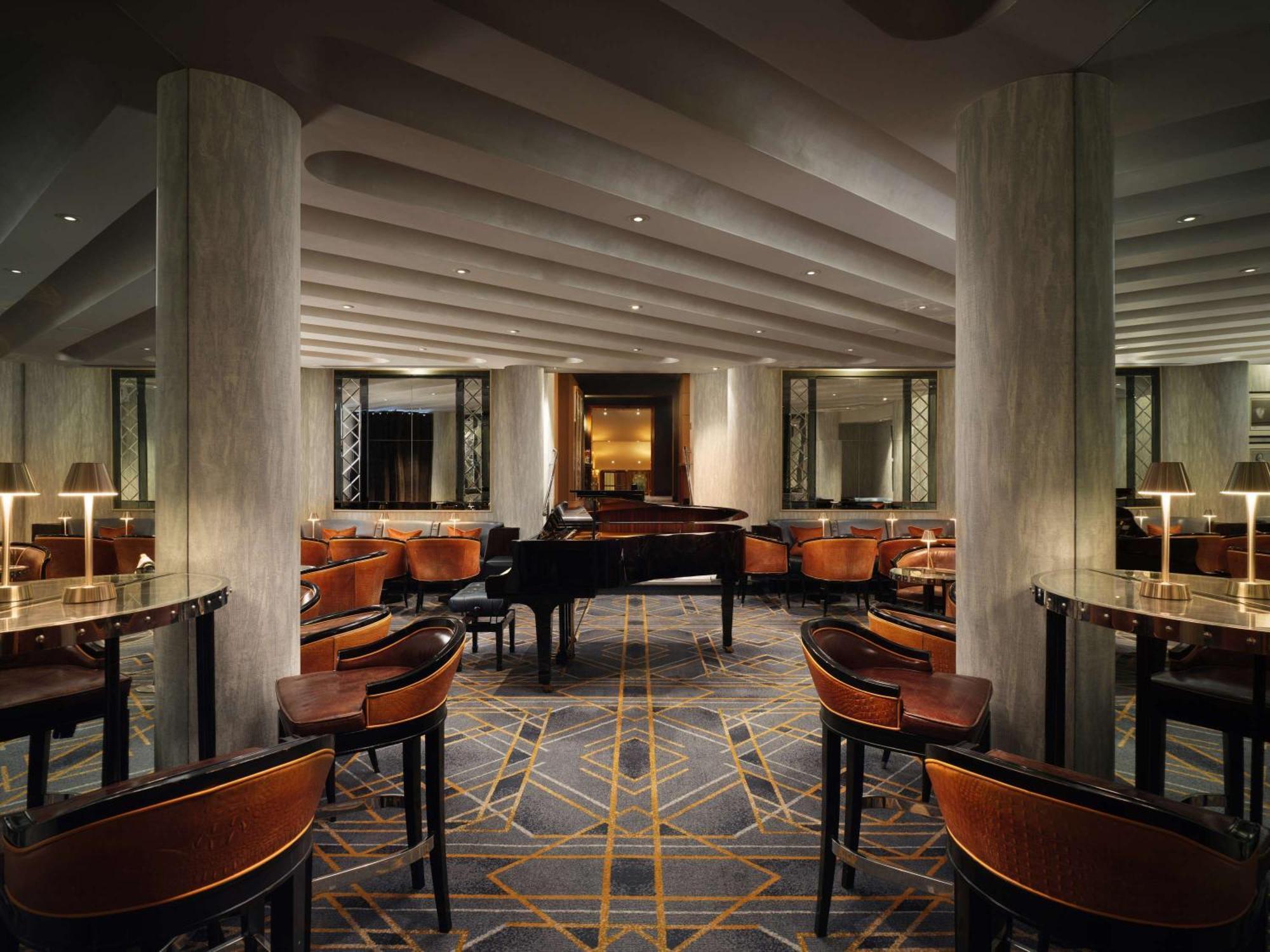 Hotel The Savoy Londra Esterno foto The piano bar at the Concourse